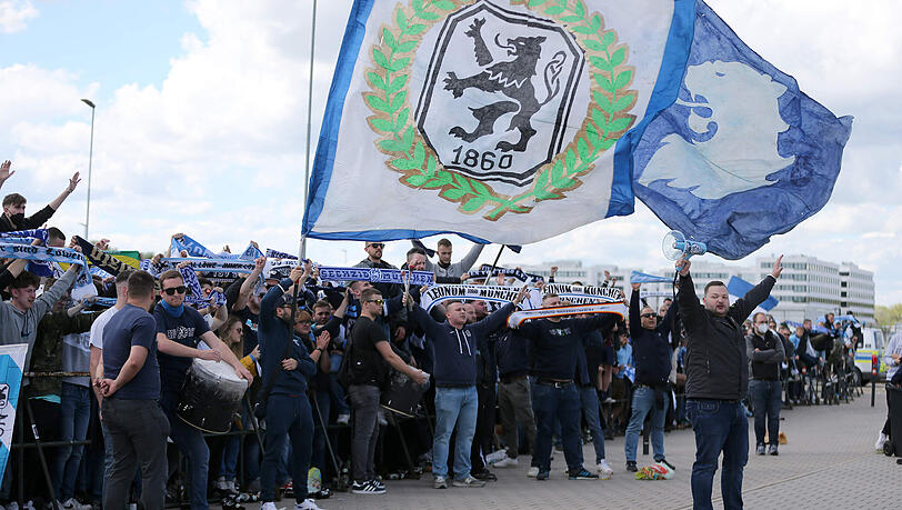 Zahlreiche Fans des TSV 1860 waren am Samstag zum Audi-Sportpark angereist, um die Mannschaft zu unterstützen.