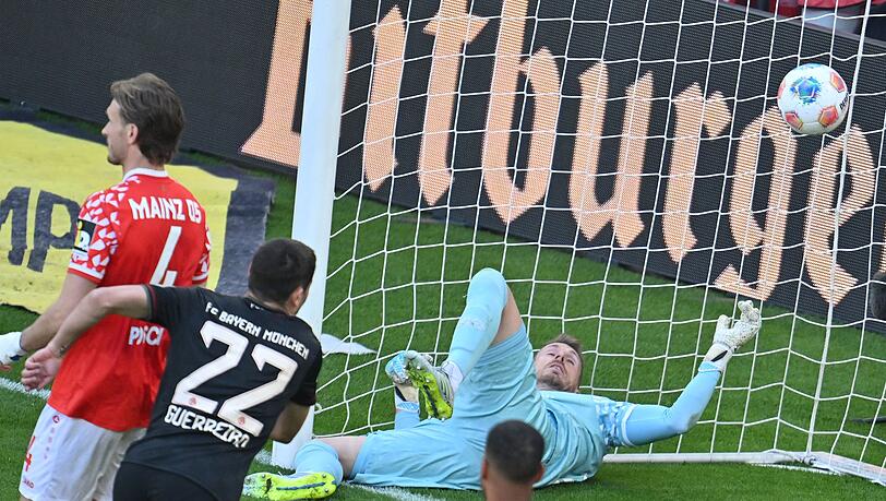 Der FC Bayern hat eine drohende Niederlage in Mainz abgewendet.