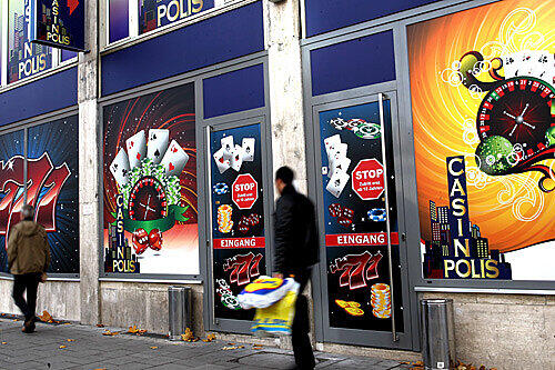 Wie Pilze schießen Spielhallen in München aus dem Boden. Während die Zahl der Zockerhütten am Bahnhof stabil bleibt, drängen sie nun in andere Stadtbezirke