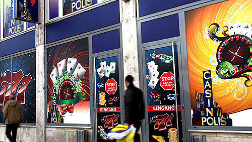 Wie Pilze schießen Spielhallen in München aus dem Boden. Während die Zahl der Zockerhütten am Bahnhof stabil bleibt, drängen sie nun in andere Stadtbezirke Wie Pilze schießen Spielhallen in München aus dem Boden. Während die Zahl der Zockerhütten am Bahnhof stabil bleibt, drängen sie nun in andere Stadtbezirke