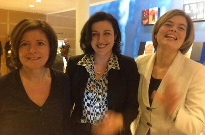 Die Drei Damen von der großen Koalition: Malu Dreyer, SPD-Ministerpräsidentin von Rheinland-Pfalz, Julia Klöckner, CDU-Chefin von Rheinland-Pfalz, und CSU-Vize-Generalin Dorothee Bär. Das Foto hat Berlins Regierender Bürgermeister Klaus Wowereit gemacht.