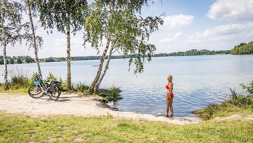 Einfach mal vom Rad absteigen und eine Pause am Murner See machen Einfach mal vom Rad absteigen und eine Pause am Murner See machen