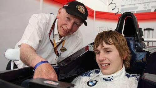 Starb in Brands Hatch: Henry Surtees, hier mit seinem Vater John. Starb in Brands Hatch: Henry Surtees, hier mit seinem Vater John.