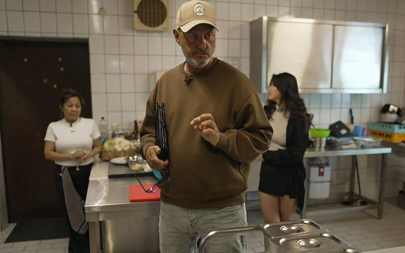 Bei der Besichtigung der Küche war Frank Rosin klar: Hier kann und darf aktuell nicht gekocht werden. Bei der Besichtigung der Küche war Frank Rosin klar: Hier kann und darf aktuell nicht gekocht werden.