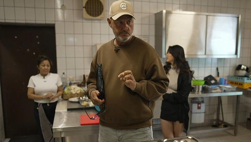 Bei der Besichtigung der K&uuml;che war Frank Rosin klar: Hier kann und darf aktuell nicht gekocht werden.