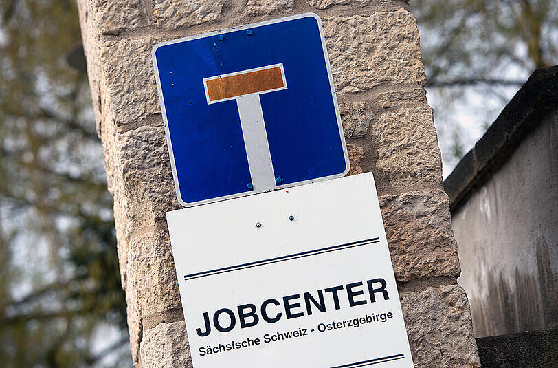 Sackgasse Jobcenter: Vor allem ältere Arbeitslose haben es schwer, wieder einen Job zu bekommen.