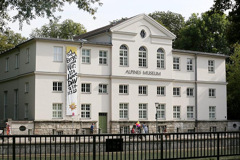 Mustergültig saniert: das Alpine Museum auf der Praterinsel.
