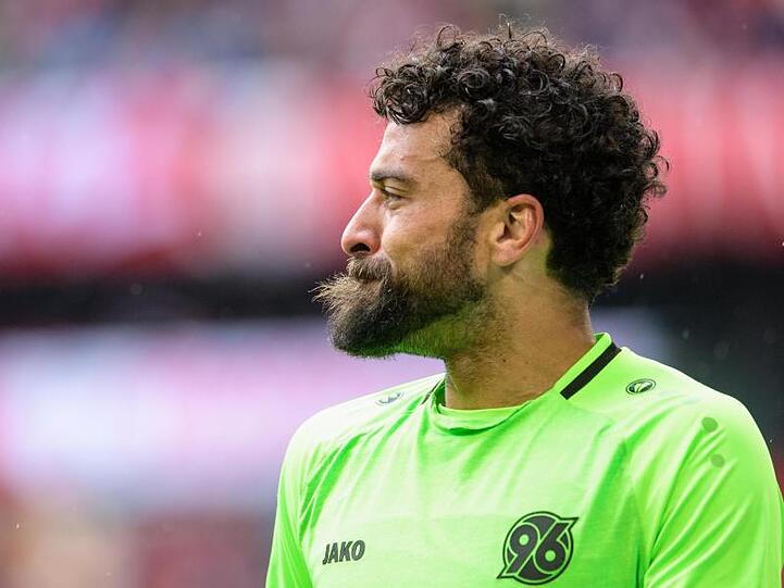 Felipe von Hannover reagiert während seiner Auswechslung. Foto: Matthias Balk