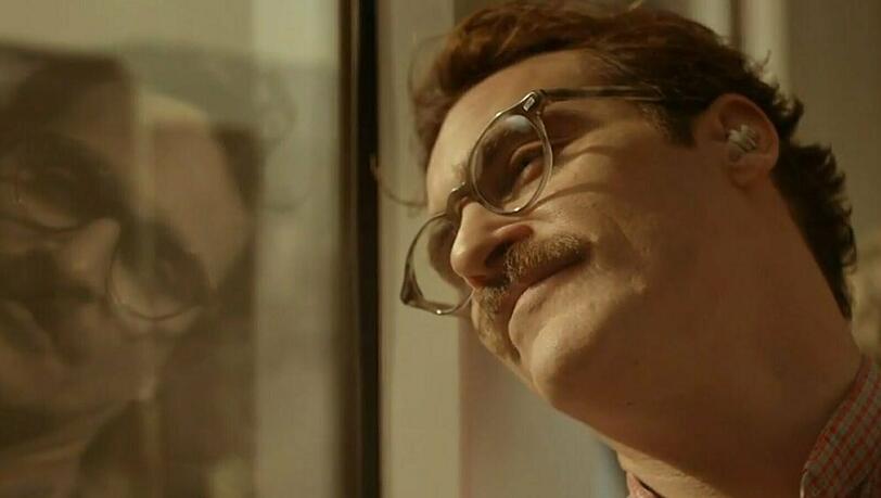 Allein wegen Corona? Mit diesen zehn Filmen, darunter "Her" mit Joaquin Phoenix (Bild), besiegt man die Einsamkeit. Allein wegen Corona? Mit diesen zehn Filmen, darunter "Her" mit Joaquin Phoenix (Bild), besiegt man die Einsamkeit.
