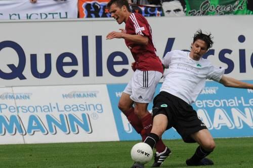 &bdquo;Er ist nur ein durchschnittlicher Bundesligaspieler&ldquo;, sagt Fürths Abwehrchef Marino Biliskov über Club- Stürmer Christian Eigler (links) , den er im Derby komplett abgemeldet hatte.