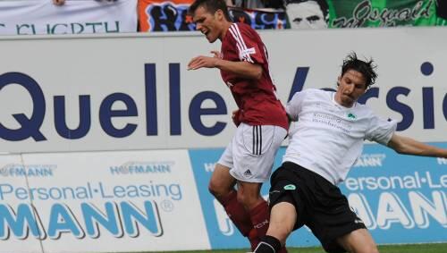 „Er ist nur ein durchschnittlicher Bundesligaspieler“, sagt Fürths Abwehrchef Marino Biliskov über Club- Stürmer Christian Eigler (links) , den er im Derby komplett abgemeldet hatte. „Er ist nur ein durchschnittlicher Bundesligaspieler“, sagt Fürths Abwehrchef Marino Biliskov über Club- Stürmer Christian Eigler (links) , den er im Derby komplett abgemeldet hatte.