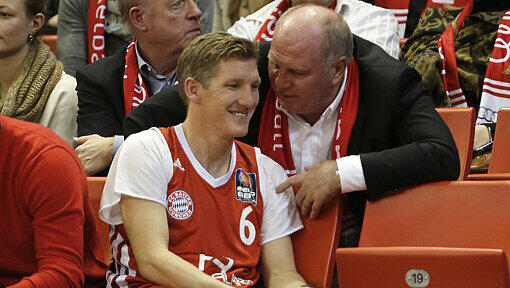 Schweinsteiger und Hoeneß: Zwei Basketball-Fans Schweinsteiger und Hoeneß: Zwei Basketball-Fans