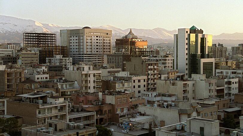 Anschließend schickte das Gericht in Teheran den Mann ins Exil.