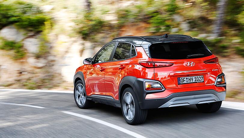 Der Hyundai Kona kommt dank eines aufwendigen Fahrwerks flink und sicher durch Kurven. Der Hyundai Kona kommt dank eines aufwendigen Fahrwerks flink und sicher durch Kurven.