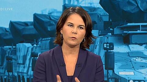 Annalena Baerbock (Bündnis 90/Die Grünen): "Eine Politik, die immer sagt, warten wir lieber mal ab, machen wir mal lieber gar nichts, hat dazu geführt, dass Kinder eineinhalb Jahre nicht in die Schule gegangen sind.".