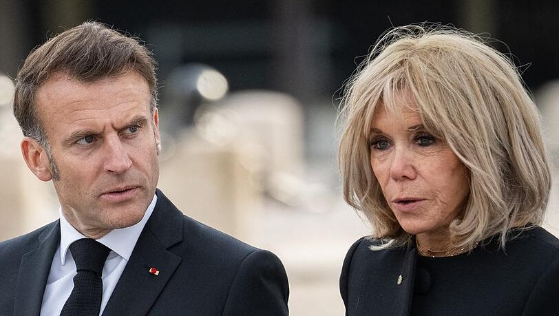 Emmanuel Macron und seine Ehefrau Brigitte Macron sorgen derzeit mit einem Video im Netz für Schlagzeilen.