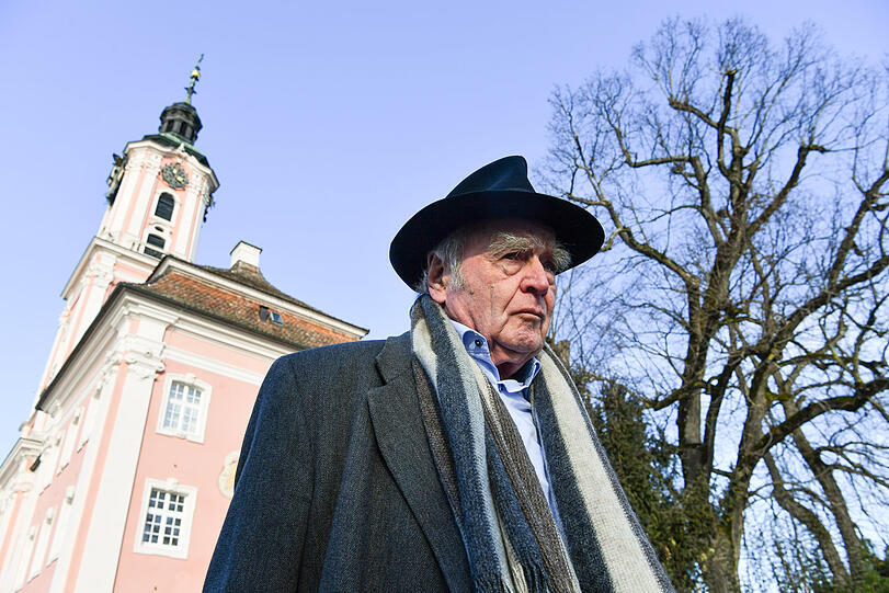 Martin Walser vor der Wallfahrtskirche Birnau am Bodensee.