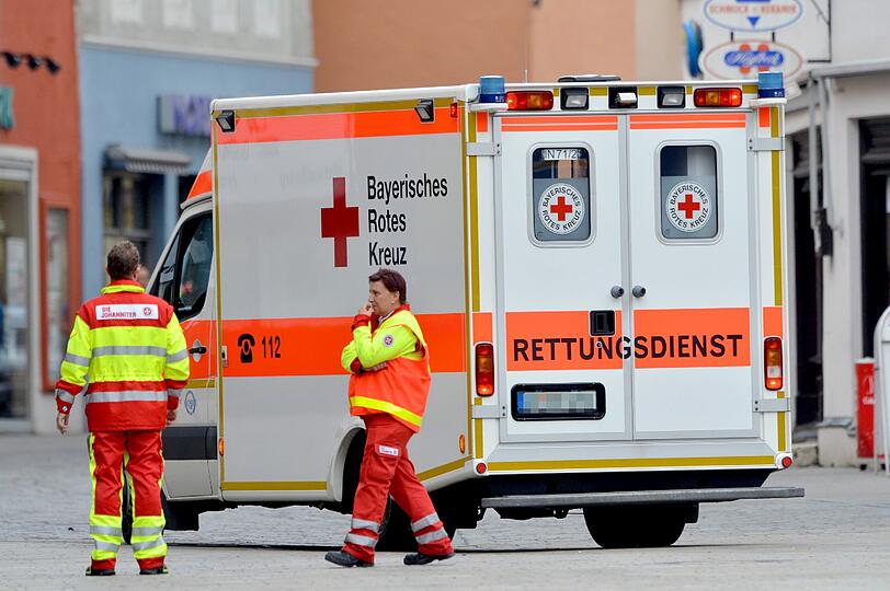 Stundenlanger Nervenkrieg im Ingolstädter Rathaus: Ein 24-Jähriger nimmt drei Mitarbeiter als Geiseln. Die gute Nachricht kommt am späten Nachmittag: Die Geiseln konnten unverletzt befreit werden.