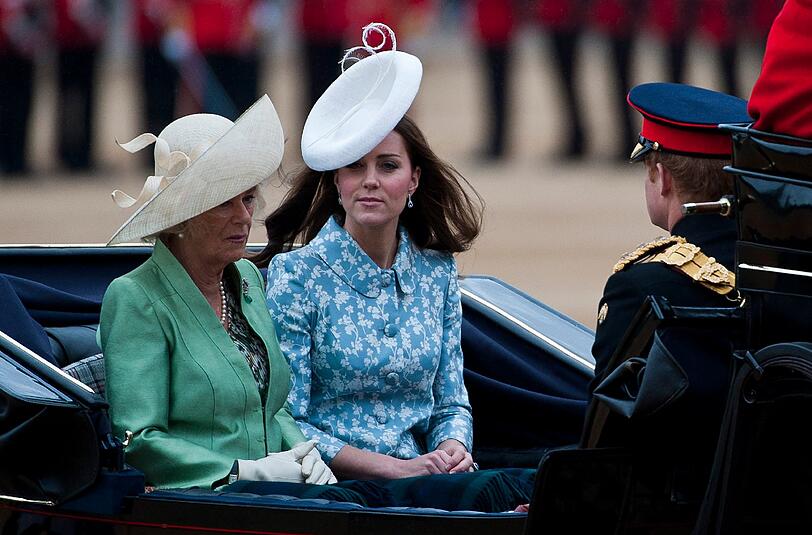 Rank und schlank zeigte sich Herzogin Kate bei der Geburtstagsparade der Queen "Trooping the Colour" am Samstag in London.