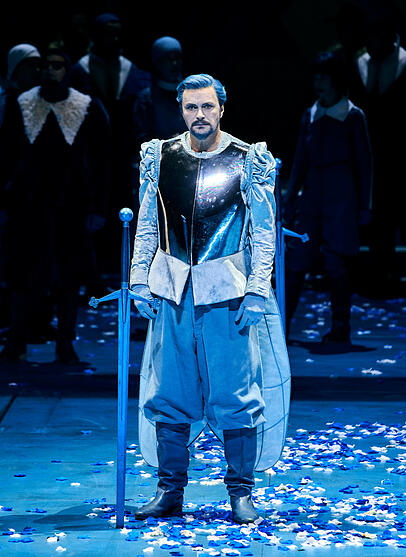 Der blassblaue Ritter: Klaus Florian Vogt als Lohengrin in Bayreuth. Der blassblaue Ritter: Klaus Florian Vogt als Lohengrin in Bayreuth.