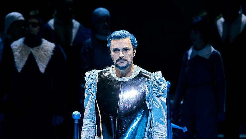Der blassblaue Ritter: Klaus Florian Vogt als Lohengrin in Bayreuth. Der blassblaue Ritter: Klaus Florian Vogt als Lohengrin in Bayreuth.