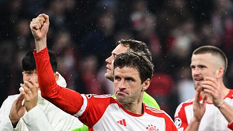 Der FC Bayern München um Führungsspieler Thomas Müller (M.) erreichte das Viertelfinale der Champions League.