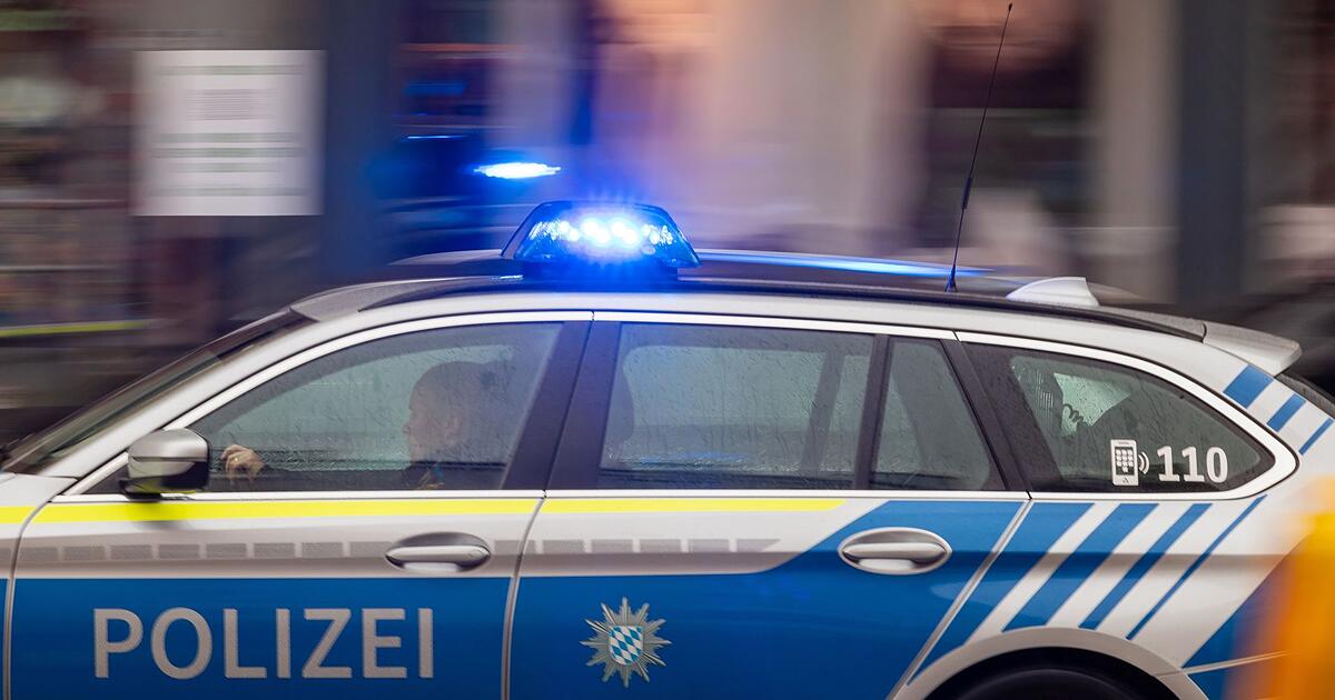 21-J-hriger-bleibt-mit-Auto-unter-Schranke-stecken