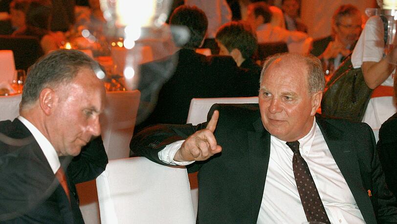 Uli Hoeneß und Karl-Heinz Rummenigge können die Niederlage nicht verstehen. Im Interview sagte Hoeneß: "Mir fehlen die Worte." Uli Hoeneß und Karl-Heinz Rummenigge können die Niederlage nicht verstehen. Im Interview sagte Hoeneß: "Mir fehlen die Worte."