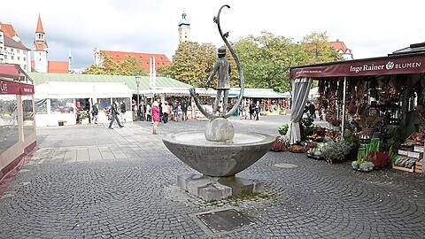 Das Kopfsteinpflaster am Viktualienmarkt ist für Menschen, die schlecht zu Fuß sind, ein Hindernis.