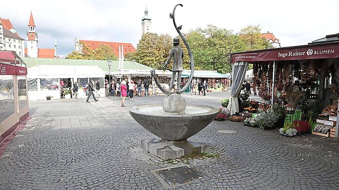 Das Kopfsteinpflaster am Viktualienmarkt ist für Menschen, die schlecht zu Fuß sind, ein Hindernis.