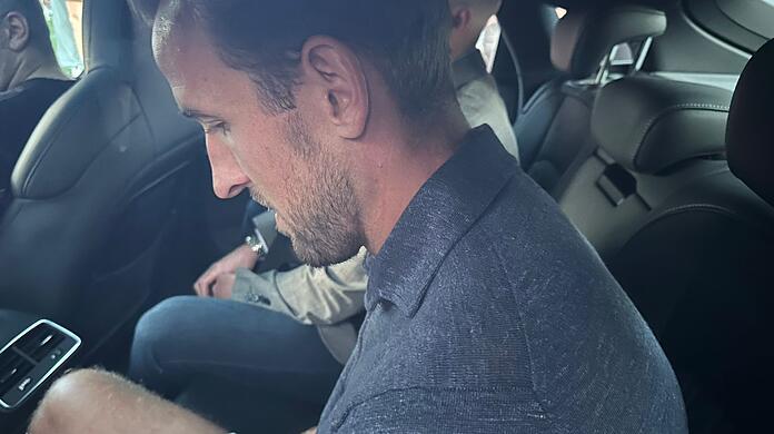 In München gelandet: Der Wunschstürmer des FC Bayern, Harry Kane.