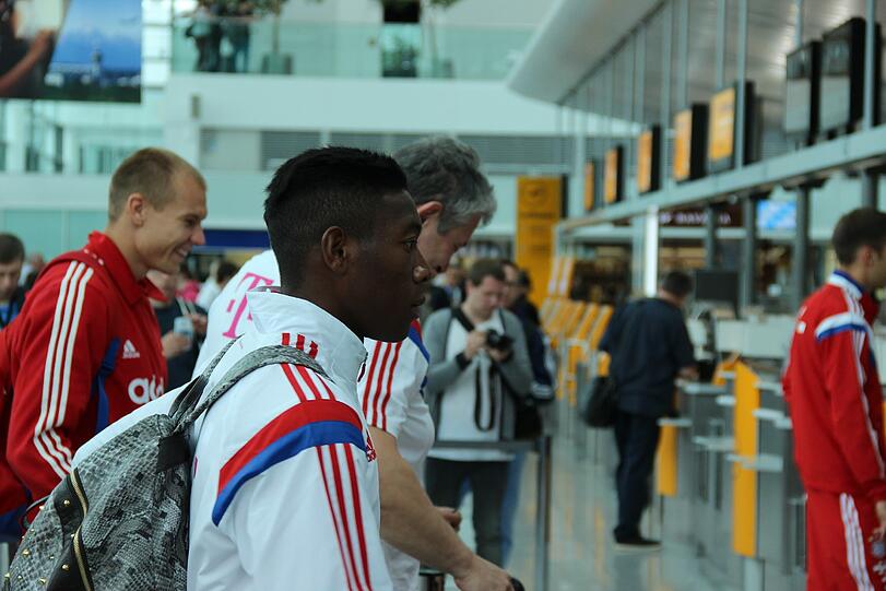 Bilder vom Flughafen München: Der FC Bayern vor dem Abflug in die USA.