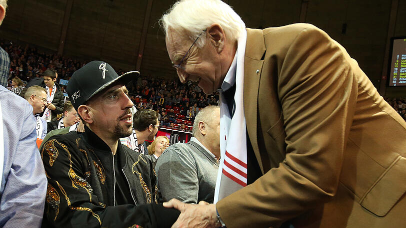 Edmund Stoiber begrüßt Franck Ribéry.