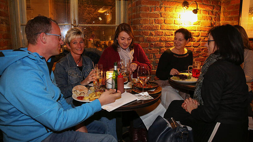 Stephan, Conny, Johanna, Susanne und Doris sind Stammgäste in dem beliebten American Diner Juleps.