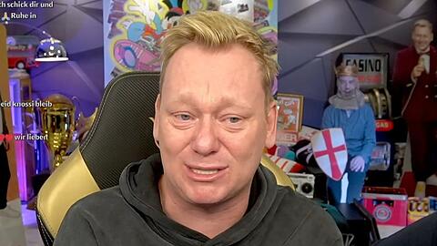 "Knossi" trauert um seinen besten Freund, den vestorbenen Streamer Adam Wolke. In einem Twitch-Stream nahm er nun Abschied.