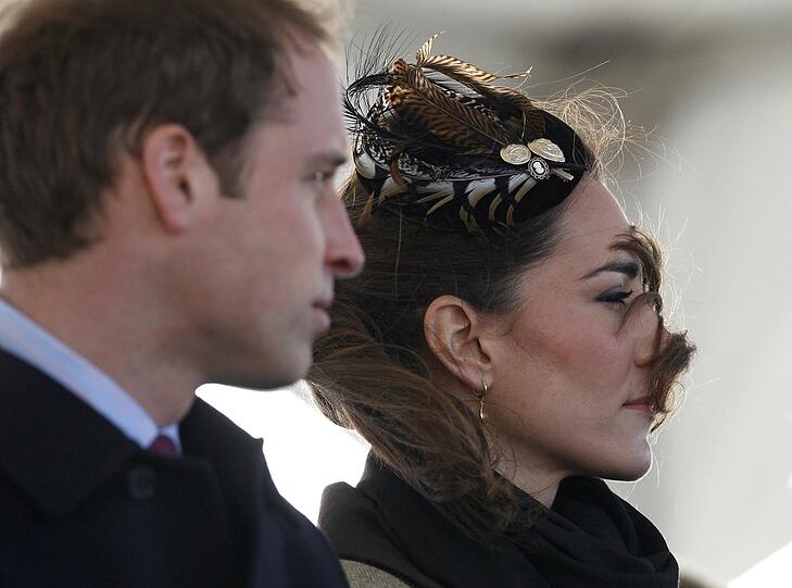 Es war nur ein Rettungsboot &ndash; aber hunderte Shaulustige kamen zu seiner Taufe, weil seine "Paten" keine
geringeren als Prinz William und sein Verlobte Kate Middleton sind. Die Bilder vom Auftritt.