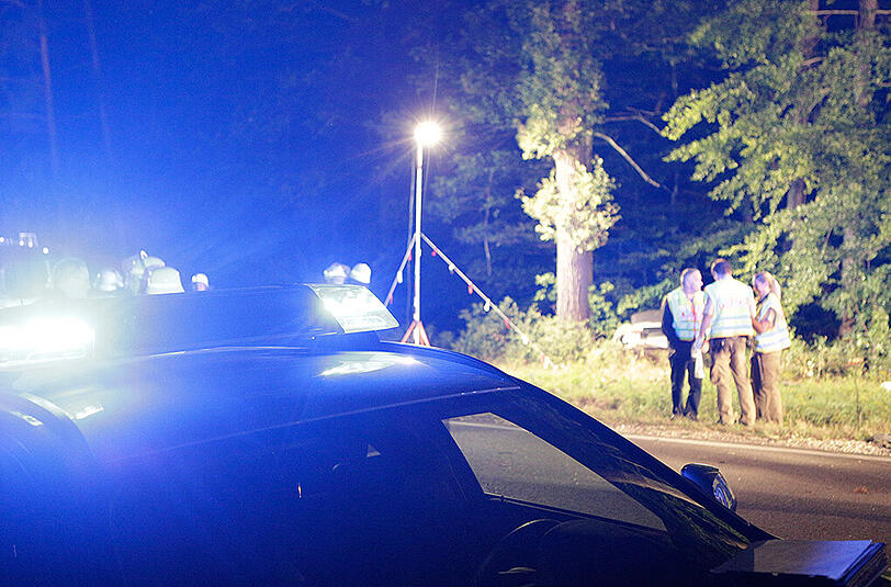 Porsche in zwei Teile gerissen - die Bilder vom Bergungseinsatz.