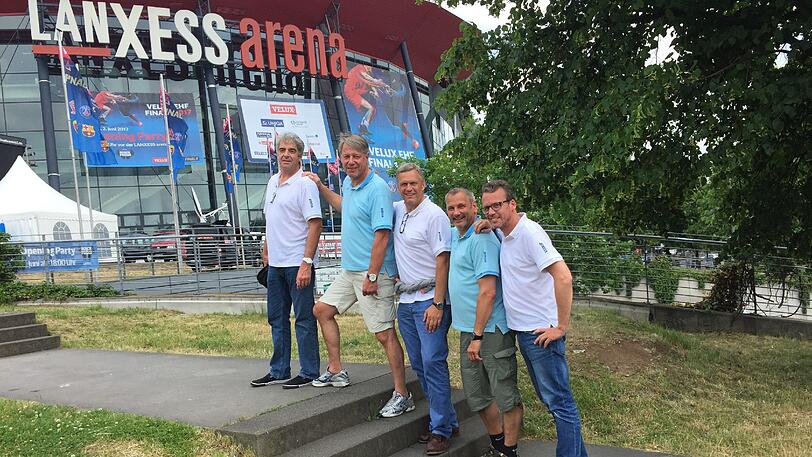 Fünf Handball-verrückte Münchner in Köln: Andreas Vagha, Andreas Walter, Christoph Ernesti, Karl Heller und Georg Thanscheidt (v.l.).