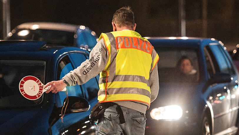 Der Mann übersah die Kontrollstelle der Polizei. (Symbolbild)