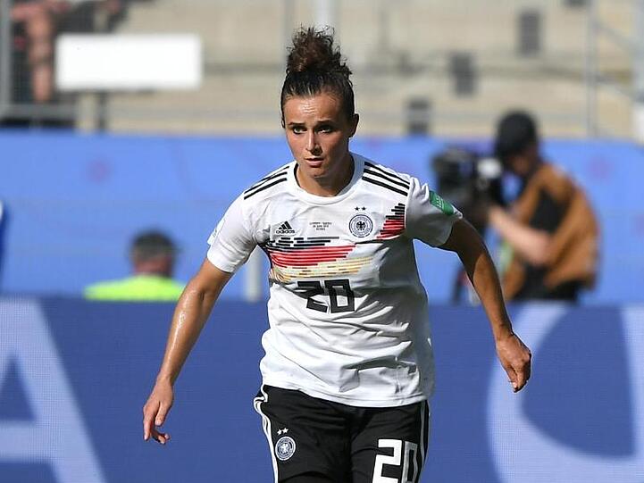 Lina Magull für Deutschland am Ball. Foto: Sebastian Gollnow/dpa/Archivbild
