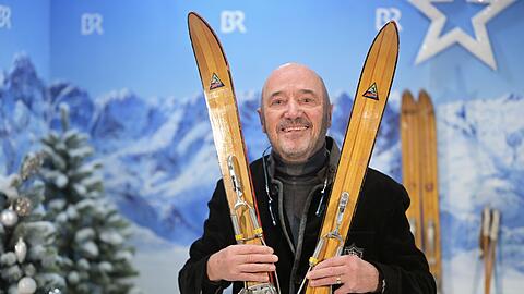 Ex-Skirennfahrer Christian Neureuther verschenkt an Weihnachten Gegenstände in Erinnerung an seine verstorbene Frau.