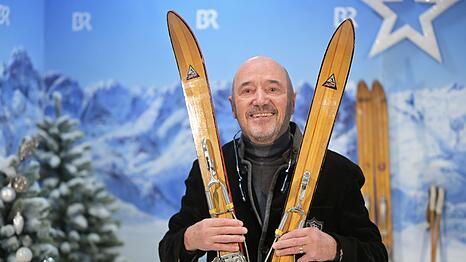 Ex-Skirennfahrer Christian Neureuther verschenkt an Weihnachten Gegenst&auml;nde in Erinnerung an seine verstorbene Frau.