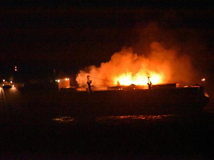 Das Containerschiff "Grande America" in Flammen. Es sank rund 330 Kilometer von der französischen Küste entfernt in der Biskaya.