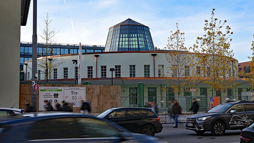 Die Arnulfpost will Google noch dieses Jahr fertigstellen. Aktuell läuft der Innenausbau. Hier sollen bis zu 1500 neue Mitarbeiter ihre Büros haben. Die Arnulfpost will Google noch dieses Jahr fertigstellen. Aktuell läuft der Innenausbau. Hier sollen bis zu 1500 neue Mitarbeiter ihre Büros haben.