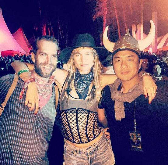 "Victoria's Secret"-Model Behati Prinsloo mit Freunden