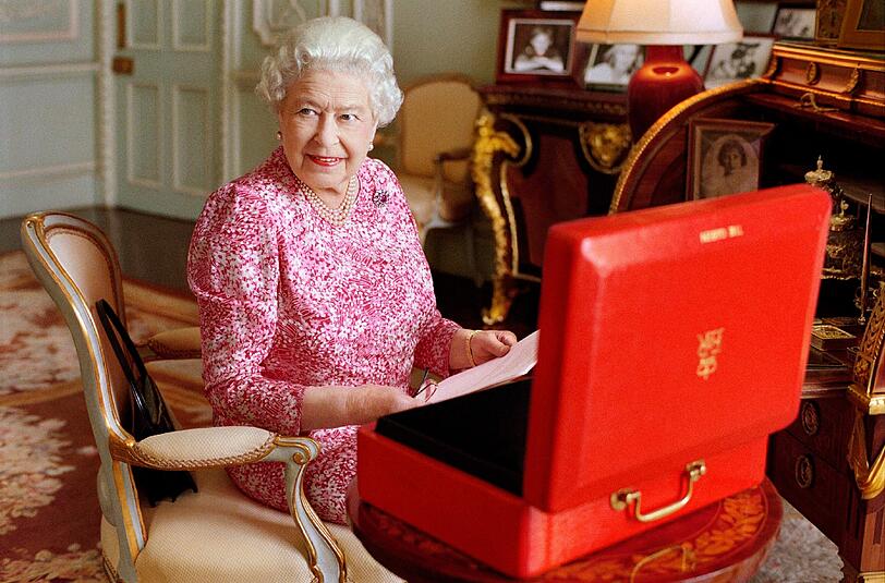 Queen Elizabeth II. (89) im Juli in ihrem privaten Audienzraum im Buckingham-Palast