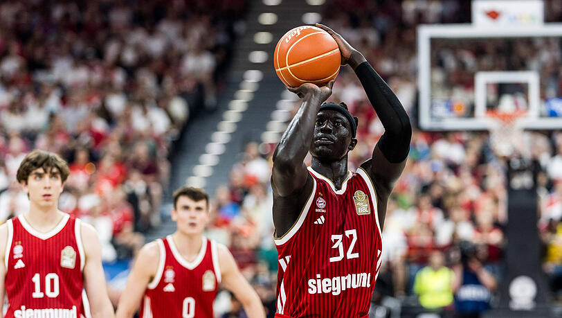 FC Bayern Basketball investiert in Profis und Nachwuchs. FC Bayern Basketball investiert in Profis und Nachwuchs.