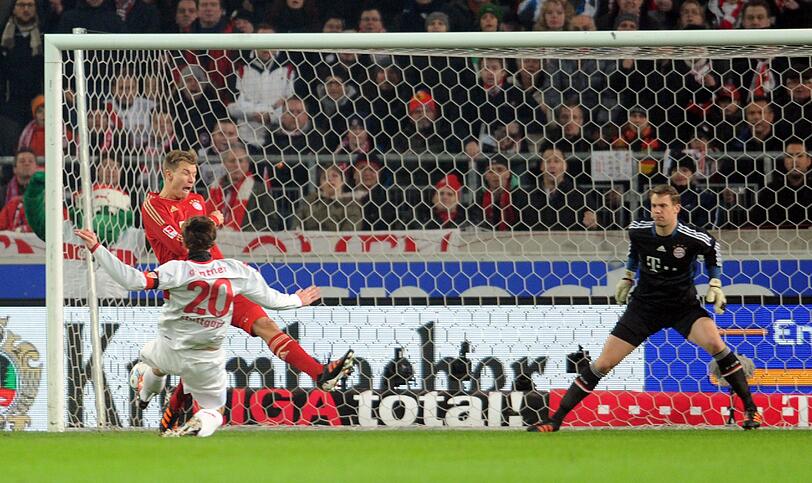 MANUEL NEUER, NOTE 3: Ohne Chance beim Direktschuss von Gentner zum Rückstand. Musste danach kaum noch eingreifen, lediglich wachsam sein bei Stuttgarter Kontern.