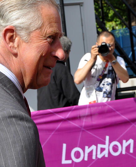 Prinz Charles ist auch immer wieder ein Blickfang. Am 28. Juli wird er kurz vor dem Radrennen geknipst.