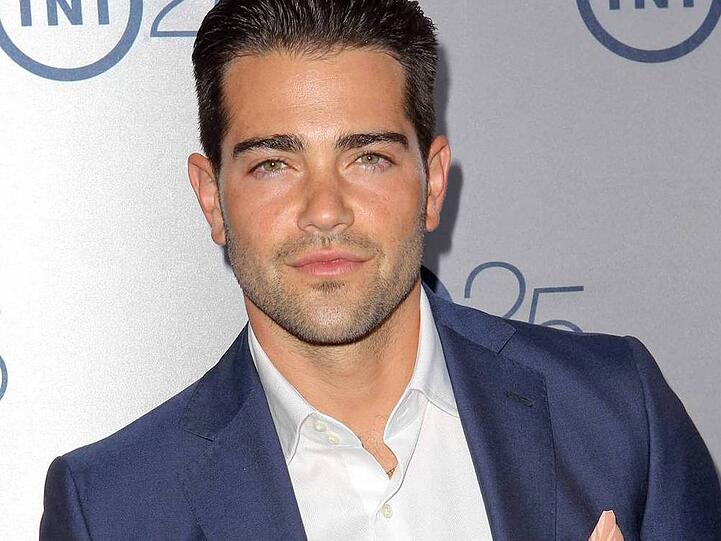 Jesse Metcalfe in der Trend-Farbe Blau